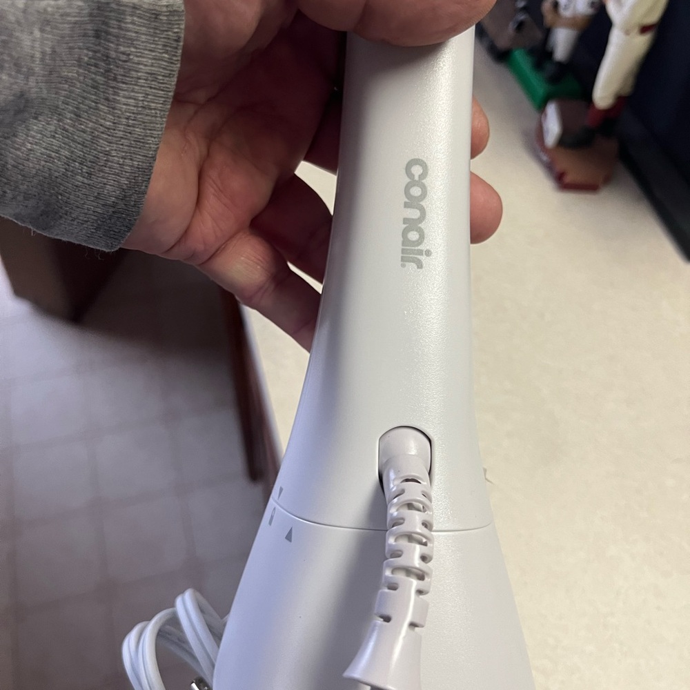 Conair White Handheld Garment Steamer - Portable Fabric Steamer - Picture 4 of 5